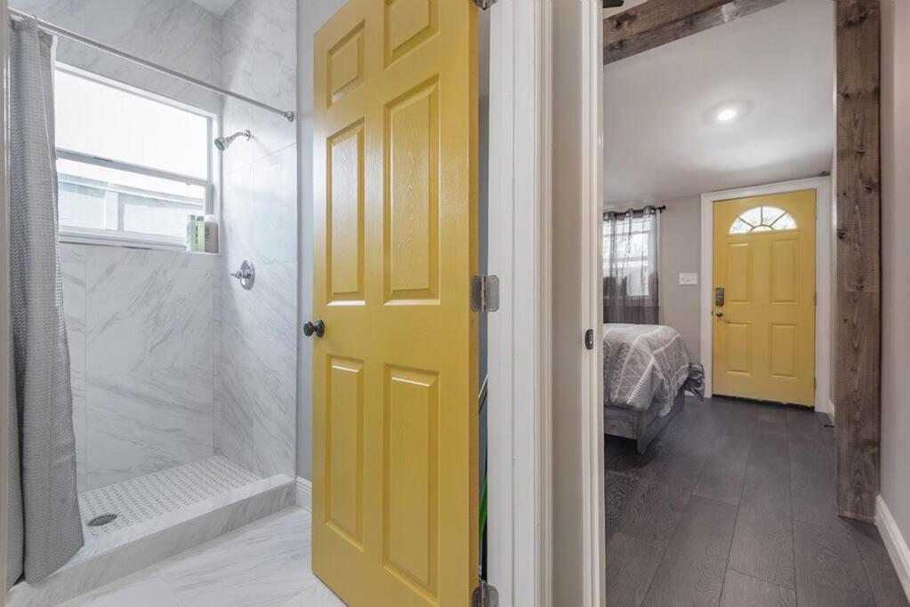 Gambino Getaway Shotgun Style Apt In The Heart Of Ybor City 탬파 외부 사진